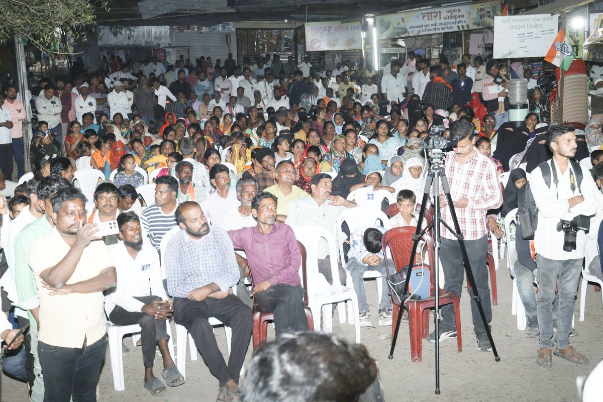 INCMaharashtra's tweet image. किनवट जिल्हा नांदेड येथील नगरपरिषद अध्यक्ष आणि सदस्यांच्या अधिकृत उमेदवारांच्या प्रचारासाठी सभेला प्रदेशाध्यक्ष हर्षवर्धन सपकाळ यांनी संबोधित केले. किनवट मध्ये तब्बल २६ वर्षानंतर काँग्रेस पक्ष चिन्हावर अधिकृत उमेदवारांचे पॅनेल उभे आहे. सांस्कृतिक आणि भाषिक वैविध्य असले तरी…