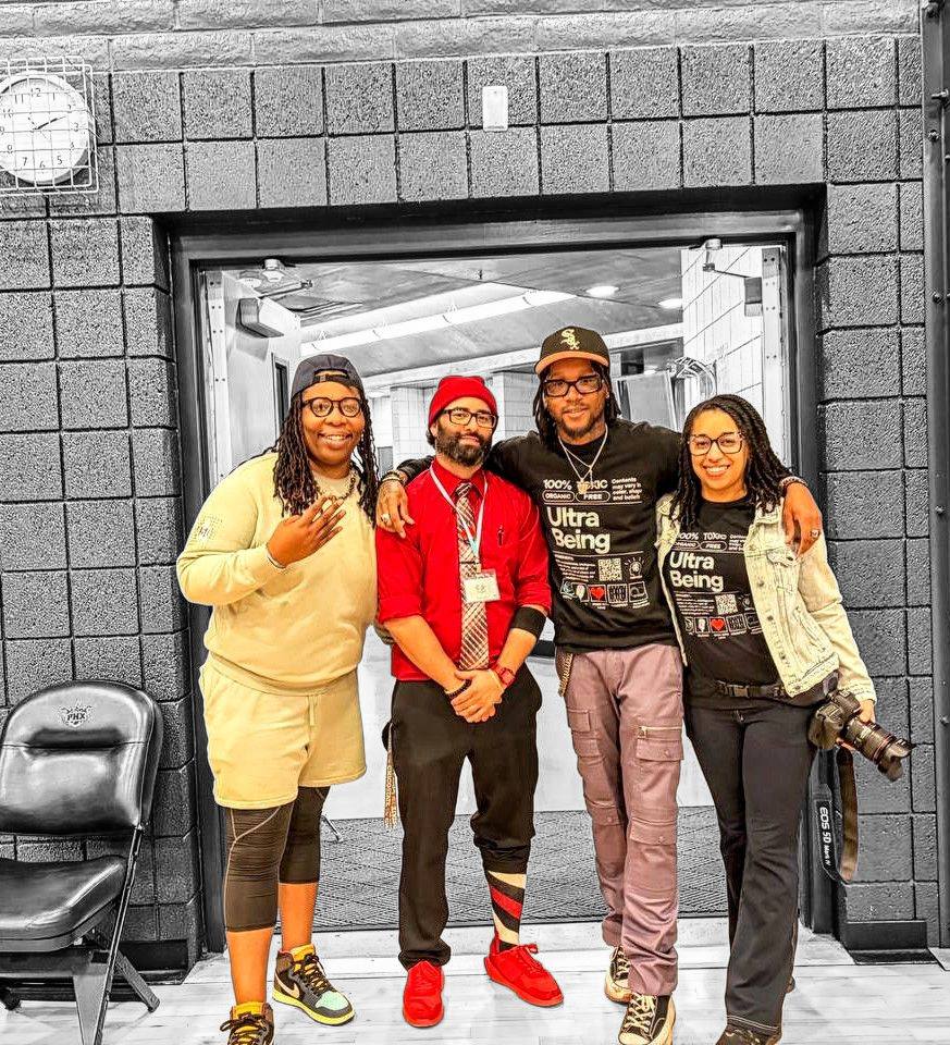 Huge Thank You to Dubeu, Classic, and Rina from 4Ever450 for partnering with us on Ripple 2 Wave Foundation's Teensgiving at Sunnyslope Community Center! 🙌 

Stay tuned for all the great pics and videos Rina got!