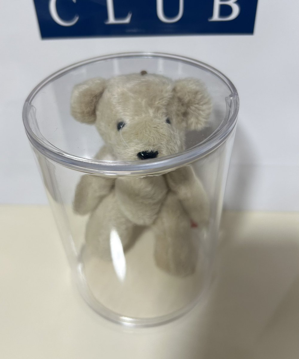 カフェのピンバッジ 飾れるようにしてみたけど 苦労した割に微妙…… 私