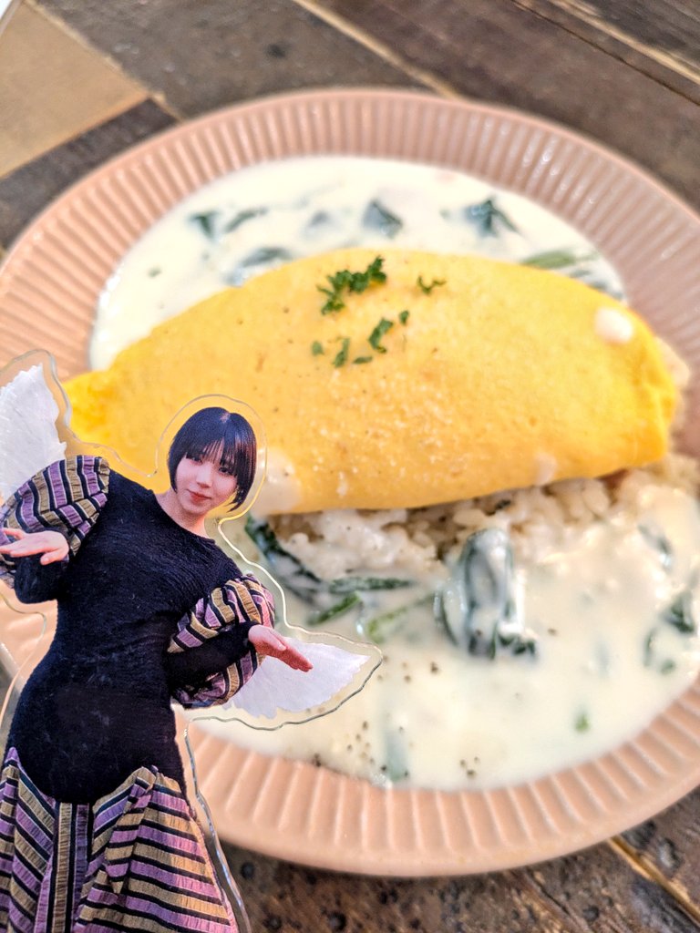 mashRplanet's tweet photo. 8キロお散歩👣からの旨飯、ふわとろオムライス🐣期間限定クリームソース美味でした
今月の #THREEPiECE も最コウです https://t.co/PGsD5xI8Jo