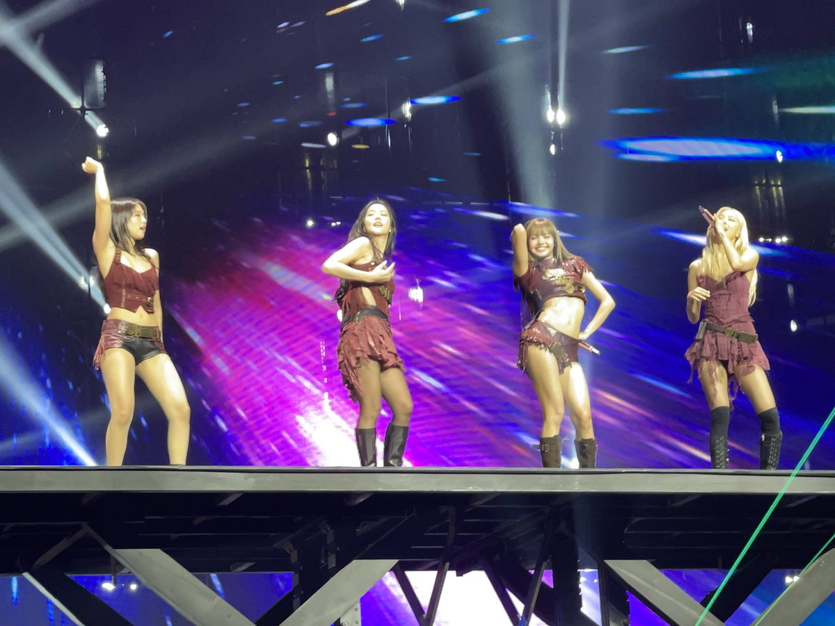 badan23's tweet photo. My BlackPink experience.  #Blackpink https://t.co/gnkPOXWAIE