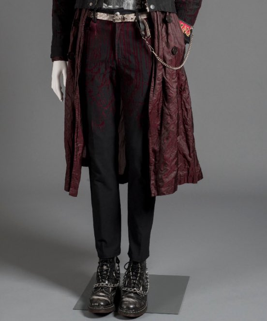 imagine iii token in jean paul gaultier’s 1998 vampire suit…… type fucking shit.