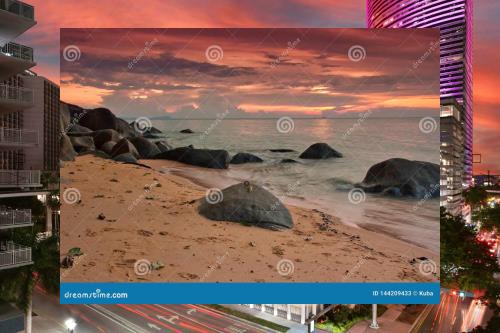 Godmie's tweet image. 🍾Ovens bake, kitchens smell. Delicious.✂Street performers, entertaining—art.