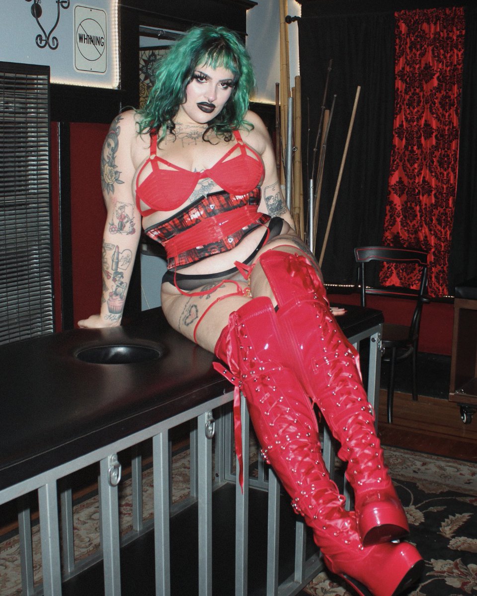 6 ft 2 Dominatrix | SF Bay Area tweet media