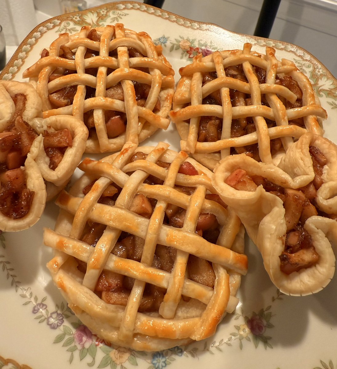 worm (extra wormy) tweet media