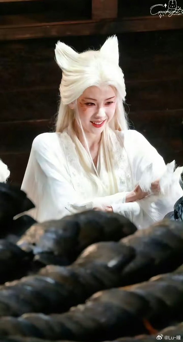 chenduling1018's tweet image. Streets saying that veil is shadows will be broadcasting on Dec31
Can’t wait to see my white fox Wu wang Yan
#ChenDuling