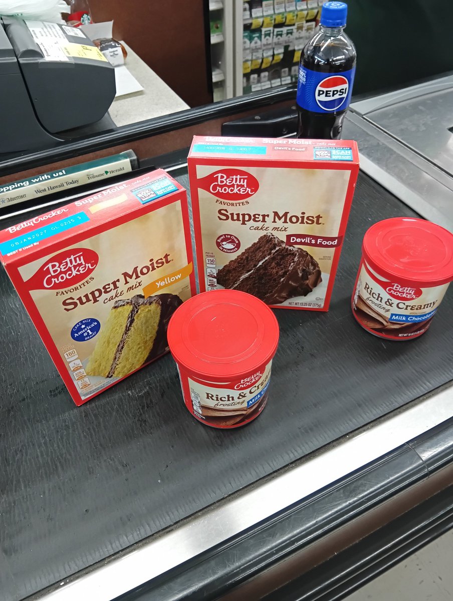 AshleyB46824012's tweet image. Love the deal I got on these cake mixes and frosting! $7 total for the 2 cake mixes and the 2 frostings &amp;amp; I saved $9.58!
@BettyCrocker 
#cakemix 
#cakefrosting 
#frosting