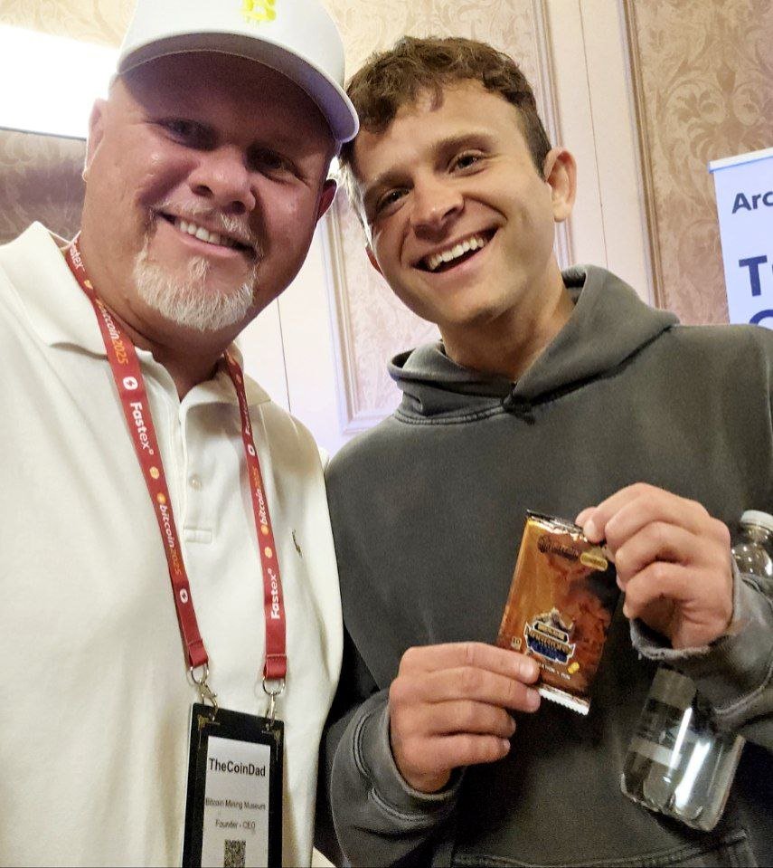 TheCoinDad's tweet image. Hey @jackmallers remember when I gave you the pack of @btc_cards? Hopefully you pulled a nice hologram from it? Ironically they also make a Chase Bank on fire Bitcoin card, lol. Let me know if you interested in getting one to put in that framed Chase letter. Myself and the CEO