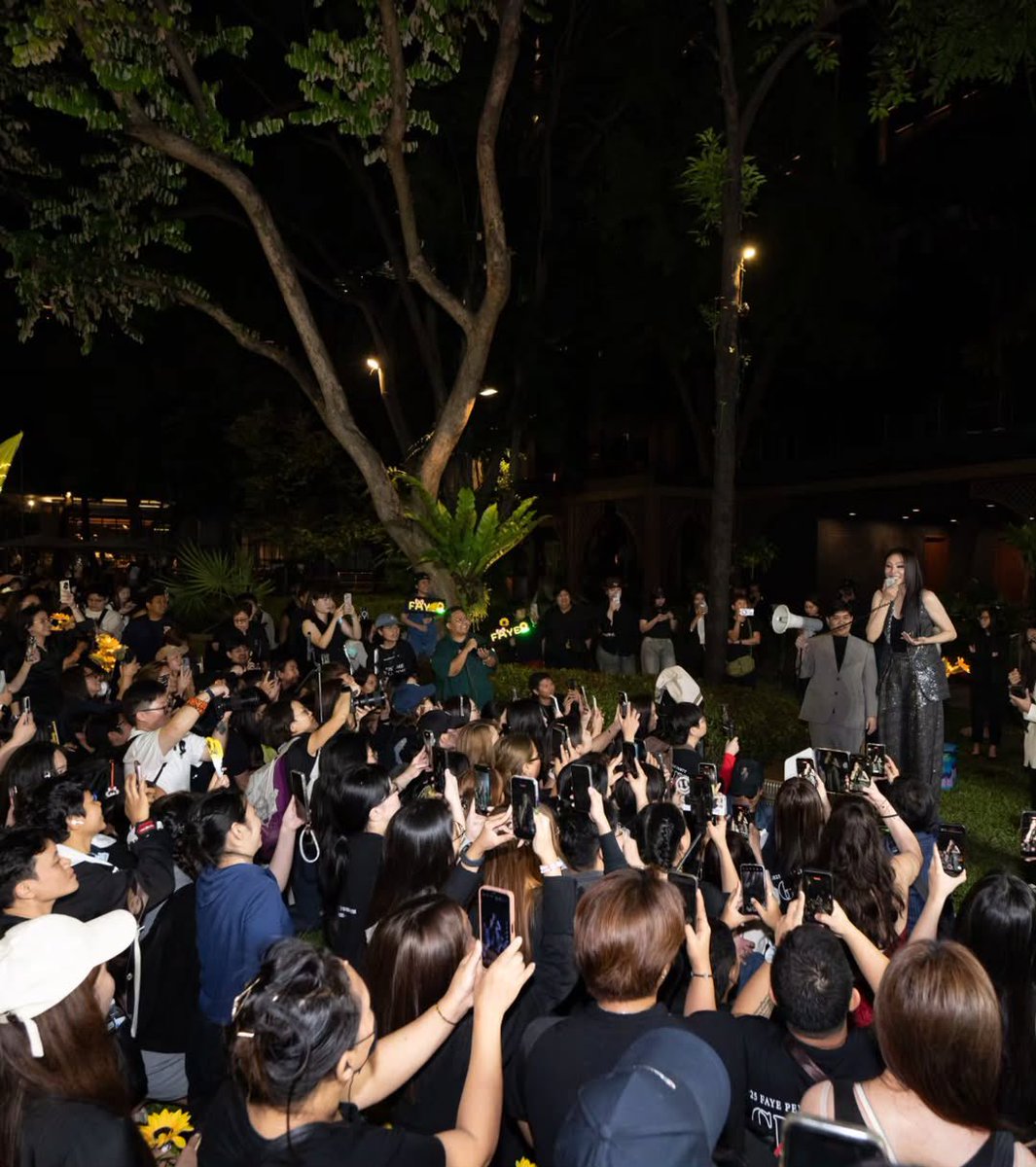 Fayemily let's do it again !

( cr supamarkk )