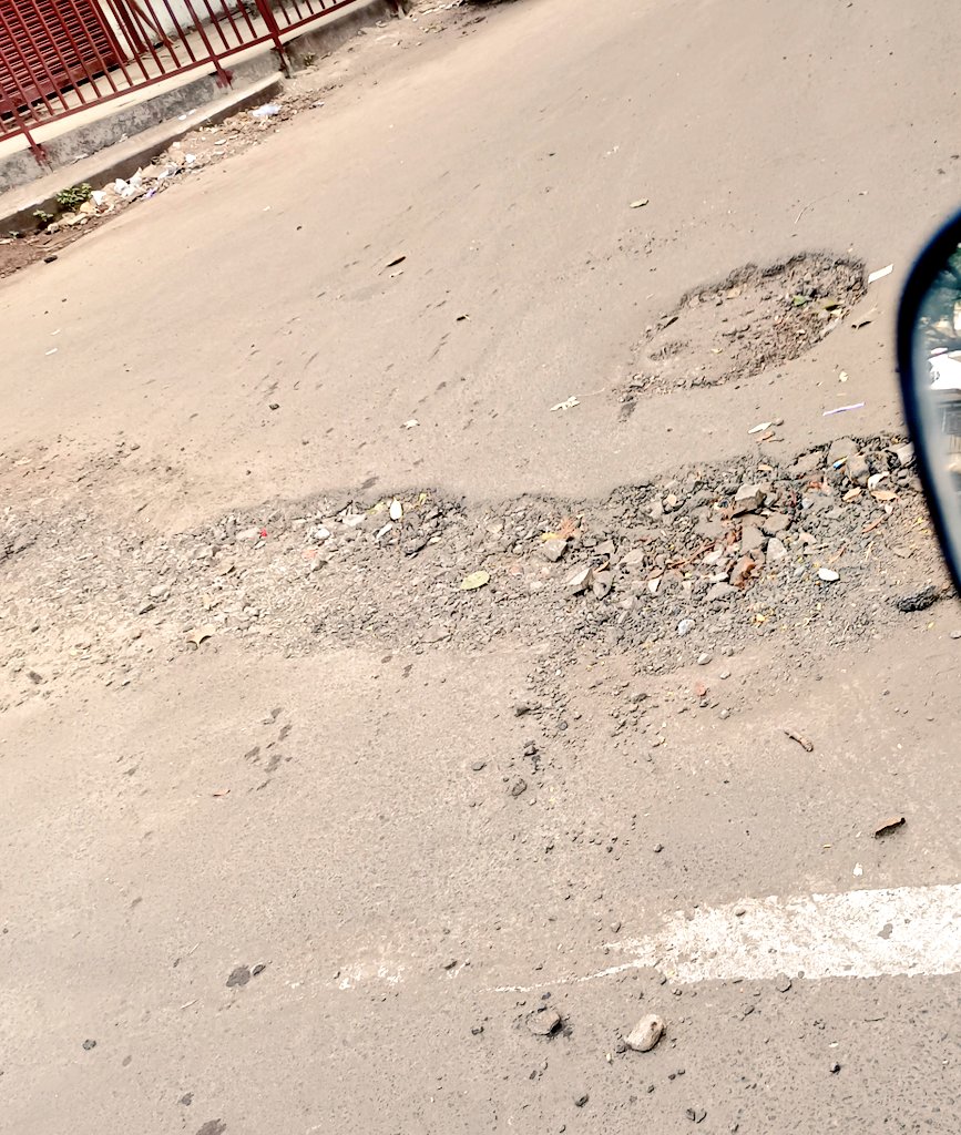 SpeakUpPune's tweet image. ठिकाण - आपलं पुणे 
@navalMH या महाशयांना पुण्यातले रस्ते सुधारता येत नाही आणि महाराष्ट्राच्या रस्त्यांचे सर्टिफिकेट वाटत सुटलेत!
@CMOMaharashtra  @PMCPune #Pmc #मनपा 
#SmartCity

#PuneRoad #PuneCity  #Punekar #पुणेकर #पुणे #Pune