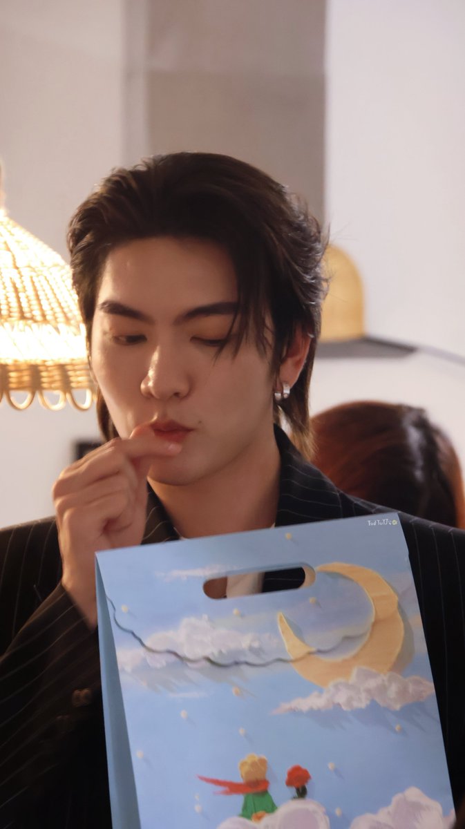 TudtuYJ's tweet photo. ก้อว่าทำไมถือเข้าบ้านละแม่ไม่บ่นแถมยังบอกว่าอร่อยอีกน้องเค้าเสกใจลงไปนี่เอง🫰🏻🩵
⋆♡‧.• @Bossckm_  💕🐣🤏🏻

MOONSNACK WITH BOSSCKM 
#SnackTimewithBoss
#Bosschaikamon #ShawtyBoss #BOSSCKM https://t.co/j0twLAbmj0