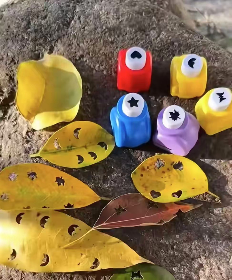 Hi_Deqing's tweet photo. "This year everyone's punching stars and hearts into leaves, so I'm collecting colors to craft tiny autumn jars for my daughter,"says local Ms. Zhou. Across Deqing, families are bottling the season, one leaf at a time. #DeqingAutumn #LeafCraft #FallVibes https://t.co/PVJnL7Rkal