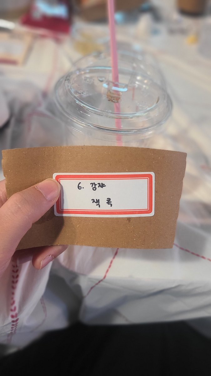 #웰컴쌒3_후기이벤트 게임도 안하고 오피셜 이벤트도 안가지만 여전히 사이퍼즈를 사랑하는 지방 중생이 난생처음으로 얼레벌레 사퍼일카를 다녀오다.....시설 점검으로 기차 연착이 되어서 레전드 멀미를 겪은 날이었는데 오후 다섯시 삼십이분 푸르스름한 트와일라잇의 시간에 가슴 한 켠 C를 지닌