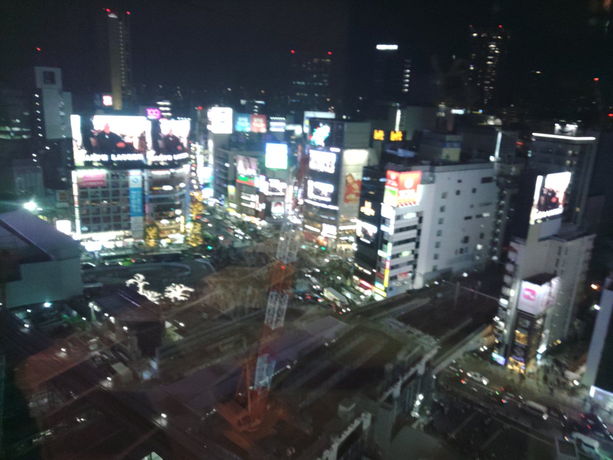 takakami2's tweet photo. 渋谷スクランブル交差点
ものすごい人💦人💦
人酔いしました🤣
#渋谷　#外国人
#人混み　#スクランブル交差点　#日曜日 https://t.co/OmqZhg2DJ3