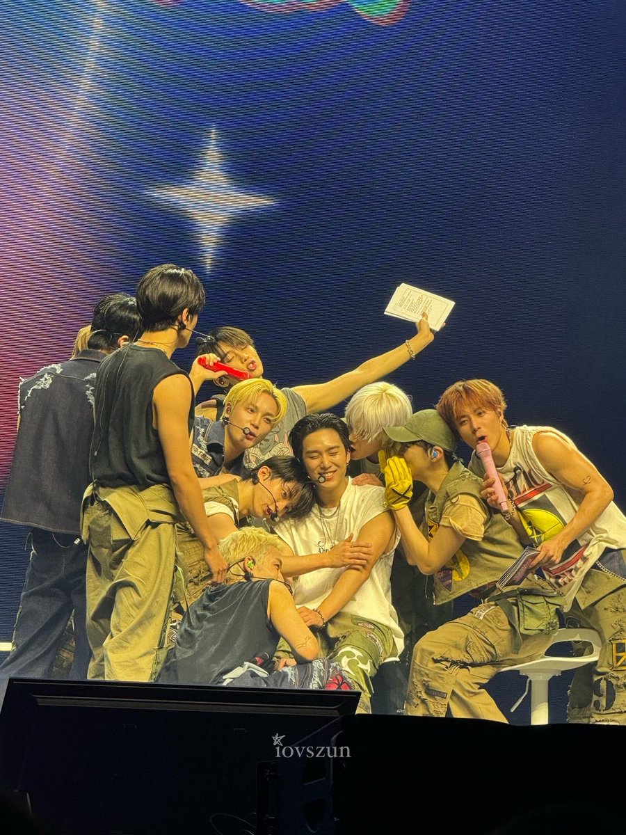 vegetariantrex_'s tweet image. 11:11 🍀