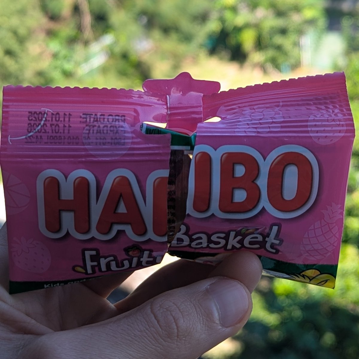 lifechanging hack

I was today years old when I found out haribos have a built in lock!

running with half beg of gellies will never be the same