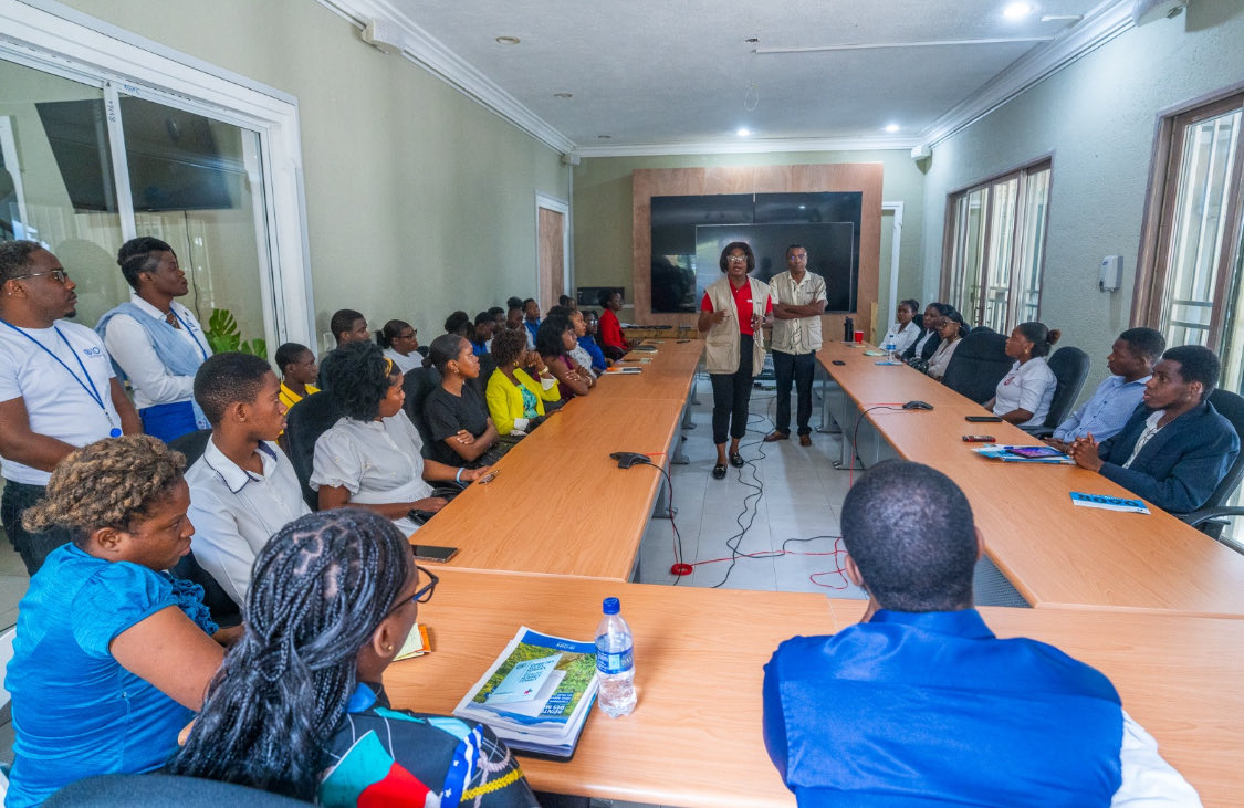 OnusidaHaiti's tweet photo. Journée de l'ONU en Haïti (14 nov. 2025) : L'Expo a permis à @UNHaiti et @OnusidaHaiti d'échanger avec la population et les partenaires. Une occasion unique de partager nos expériences et d'illustrer comment notre travail fait progresser les #ODD. @MsppOfficiel @moualachristia1 https://t.co/kQtVjNBqsW