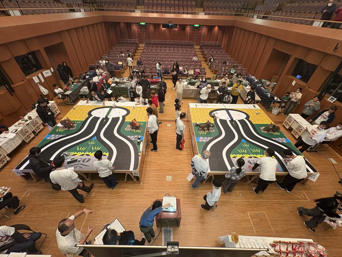 inekari_robocon's tweet image. 11月23日（日）、加東市やしろ国際学習塾におきまして、第４回北はりま稲刈りロボットコンテスト🌾を開催しました。

今回から新たに初心者向けのエントリー部門を新設し、小中学生24組、高校生以上8組が熱戦を繰り広げました。

#ご当地こどもロボコン #稲刈りロボコン #加東市 #北播磨