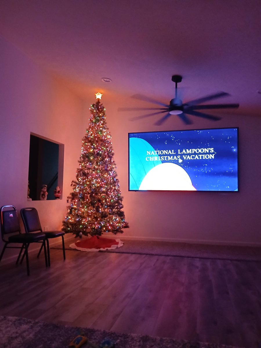 MegplayzYT's tweet image. Christmas Tree 🎄