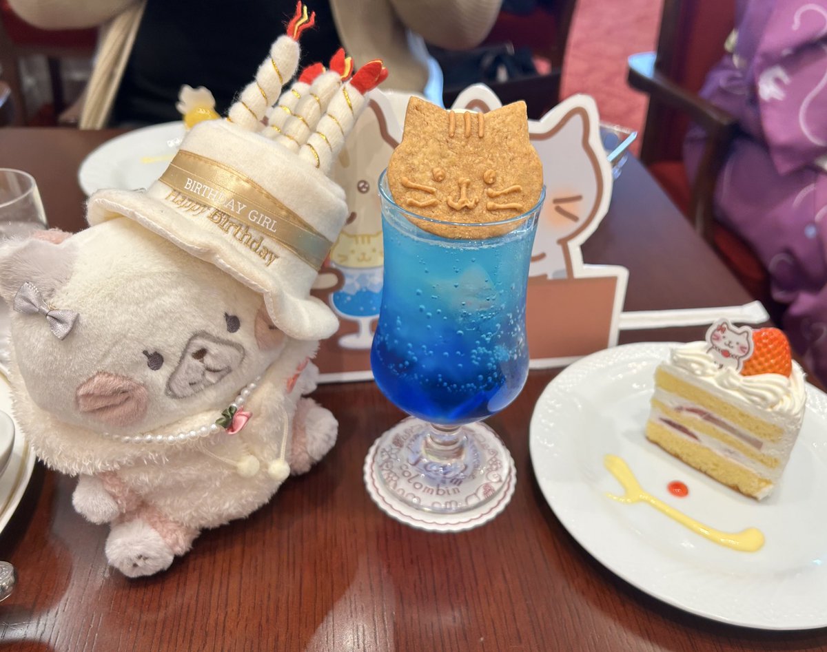 Gege_Getchan's tweet image. 今日のソーダ仕上がりめっちゃ綺麗だった
どうしてもクッキーが少し浸かっちゃうと思ってたのに、ちゃんとスレスレになってた
このクッキー、コラボの後も販売してくれないかなぁ…凄く美味しいんだよなぁ〜

シャーシャちゃんとパチリ📸

 #ふくふくにゃんこ
 #ふくふくにゃんこ集会
 #コロンバン