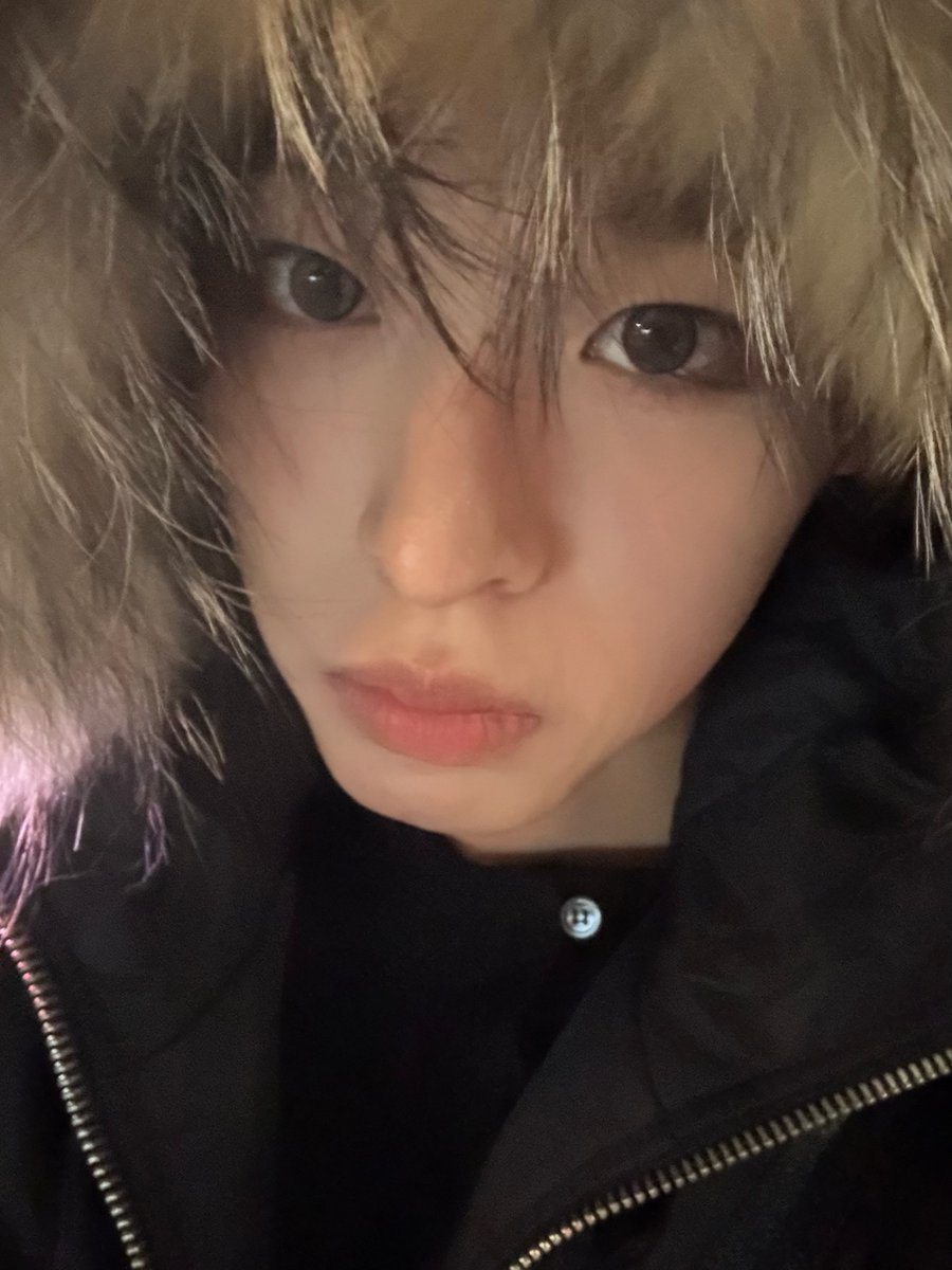 241123 리쿠 릴리즈
리쿠 오늘 약간 이런 모자에 털 달린 옷 입었는데 너무귀여웠음..
#리쿠