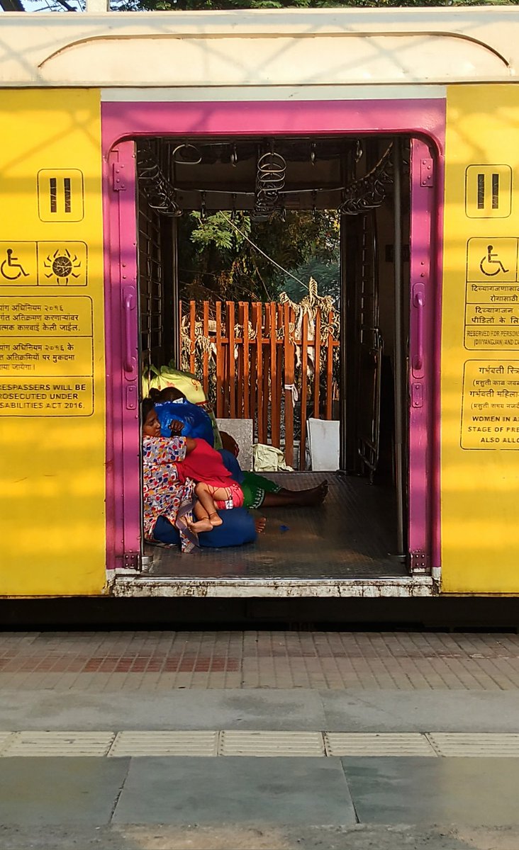 curious__coffee's tweet image. Stories resting between stations... 🚂

#AkshArt
#LocalStories
#theme_pic_India_morning
#theme_pic_India_railway