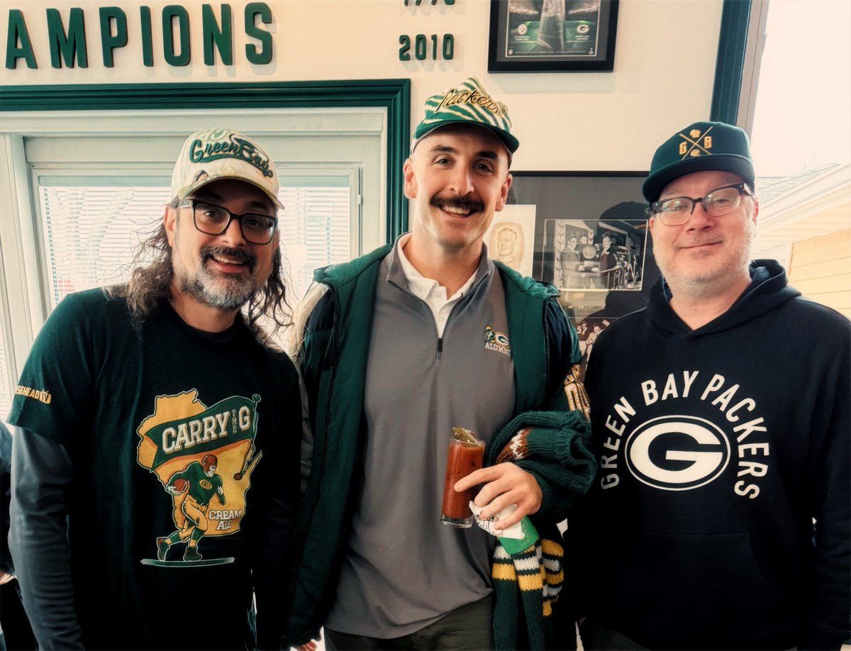 AaronNagler's tweet photo. Was great to catch up with a Packers legend. https://t.co/F8E1iEt6ih