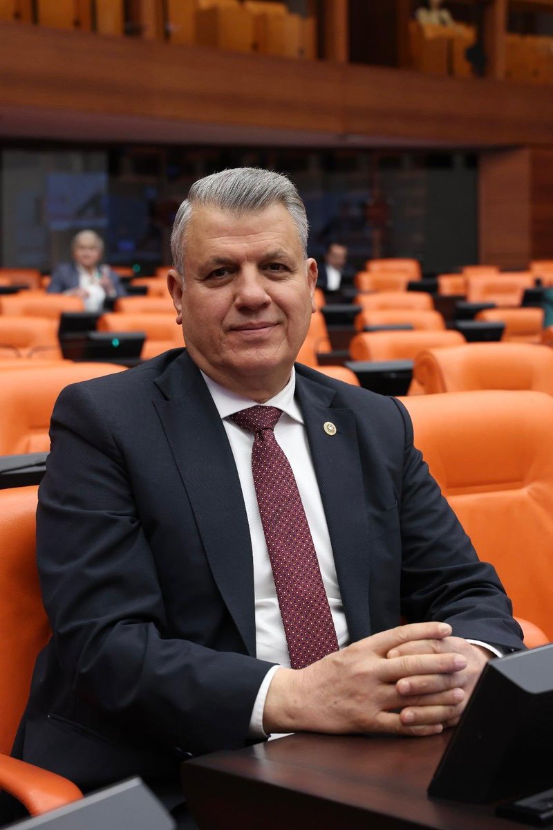 Meclis'teki komisyonda bugün Tarım ve Orman Bakanlığı bütçesi görüşülecek. Tarıma ve çiftçiye yeterli destek verilmesi, açlık dayatılan halkımızın refaha kavuşması, atama bekleyen gençlerimizin sesinin duyulması için görevimizin başında olacağız. Çaresiz değiliz, bunlar gidecek