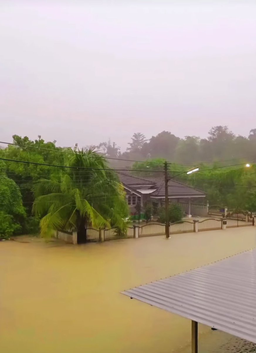 บ้านฉันท่วมเหมือนปีที่แล้วเดะ 🥲🥲 #น้ําท่วม #น้ำท่วมภาคใต้