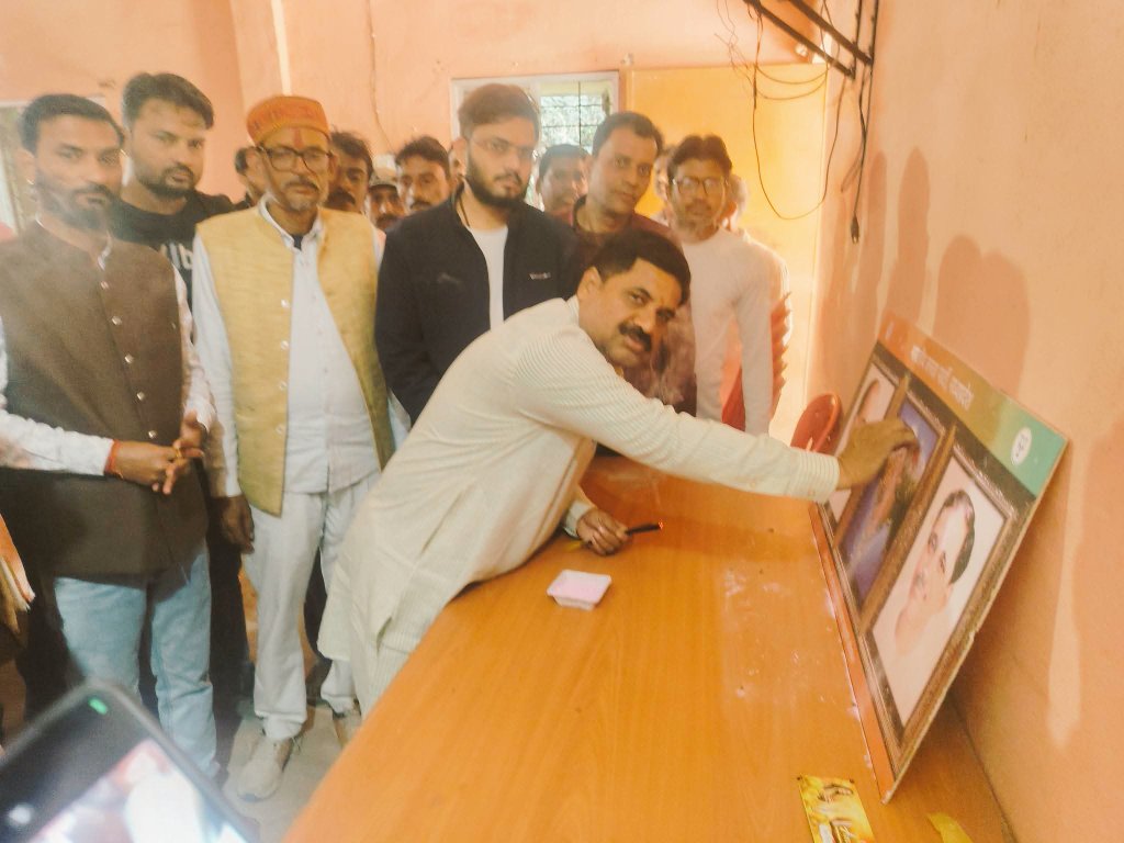 Brajendrakham's tweet photo. SIR विधानसभा गुंनौर मण्डल ककरहटी बैठक माननीय विधानसभा विधायक श्री राजेश वर्मा जी का उद्बोधन प्राप्त हुआ https://t.co/o6T7AOhNoN