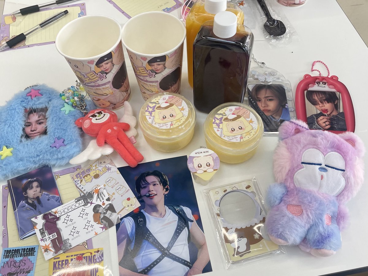 haengsho1125's tweet photo. 귀엽고 잘생긴 사진 너무 많은데 난 이거 1등!!!!!!!!!!! 자일리톨 두 톨 너무 사랑스러워😭😭
럭드 엽서 나왔는데 앞니 타로 마지막 한 장 남은거 겟🧡
푸딩은 너무 부드러워서 스푼 없이 마셔버렸읍니다. 목 넘김 귯!

#타로의푸딩관찰노트
#TarosPuddingLog https://t.co/z83cEkvA9f