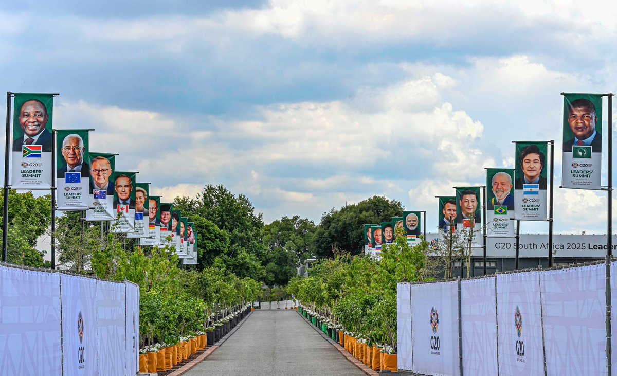 GaytonMcK's tweet image. The greatest disrespect &amp;amp; disdain to the residents of Joburg would be to go back to old ways of lacklustre service delivery. Leaders successfully took giant steps in fixing parts of Joburg, continue those giant steps, go harder in fixing Joburg. You worked as a team, continue🤛