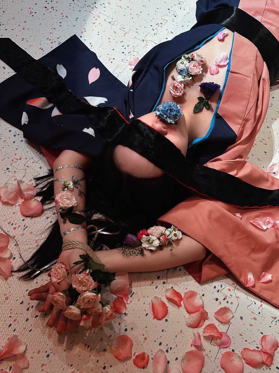 无法传达的爱意堆积成花

🪡：十六月 <a href="/shiliuyue23/">十六月</a> 
🦋：小颖 <a href="/xiaoyingLeo81/">颖颖</a> 
🏠：不语Studio <a href="/ANN017_Dom/">Ann</a> 
和服赞助：夜鹭 <a href="/yelulalulu/">夜鹭</a> 
（感恩金主爸爸～）