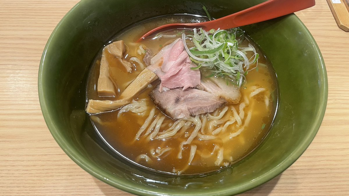 LCDR8bit's tweet image. #ゲームの日 に世界で1台しか稼働してない大型筐体をプレイできました😄
今日もアーケードでしか体験できないゲームを目指して遠方へ🚃
まずは焼きあご塩らー麺たかはしで腹ごしらえ🍜