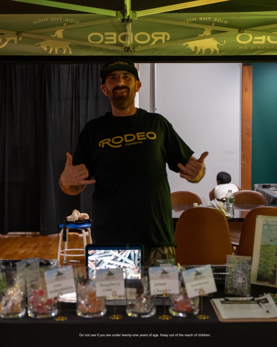 Green feels good. Keep your eyes open for a little mid-month magic.💚