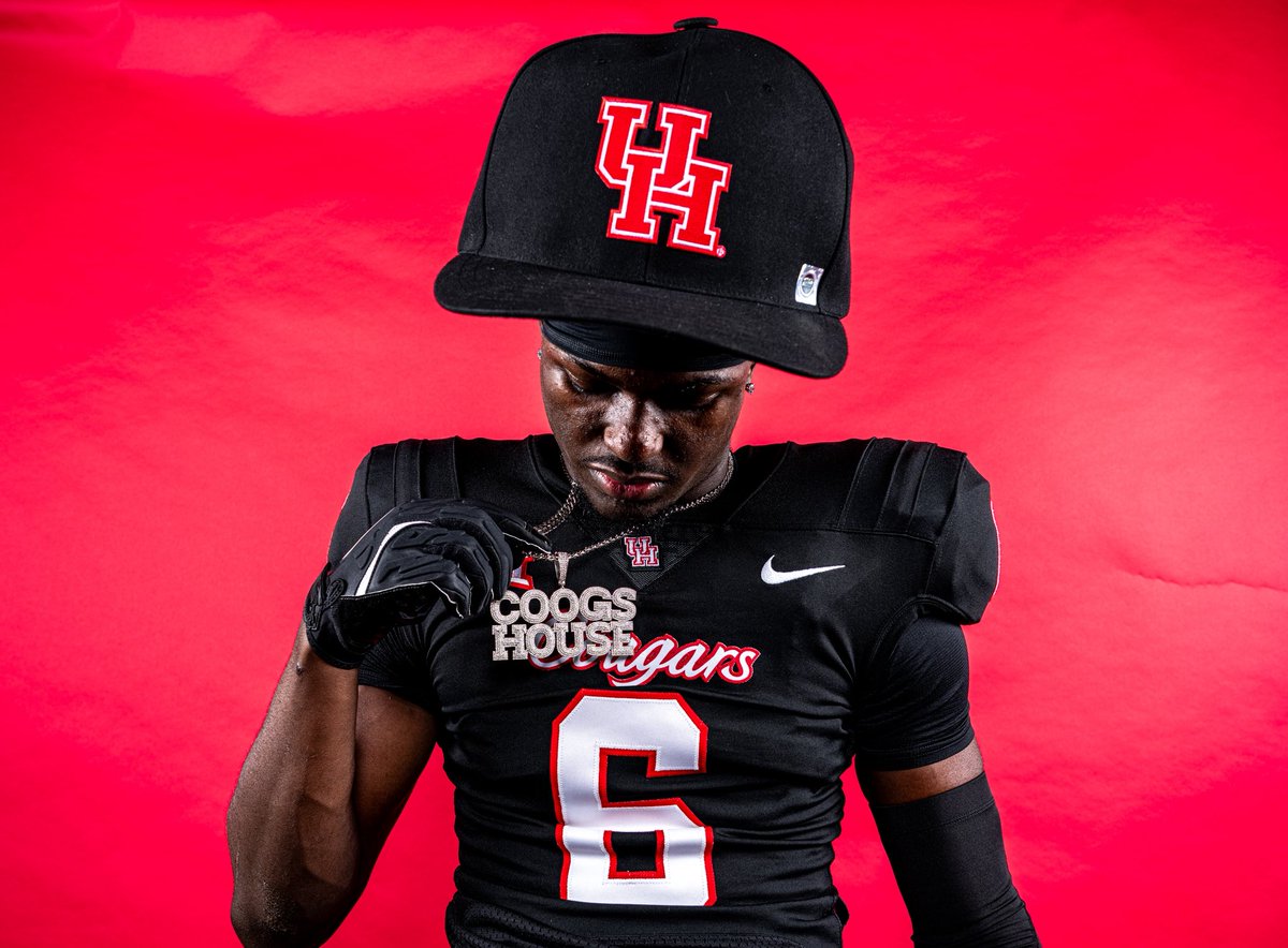 Enjoying my time at Houston! Met with Coffeyville legend <a href="/CoachWEFritz/">Coach Willie Fritz</a> <a href="/Red_Raven_FB/">Coffeyville Football</a> <a href="/coach_dobler/">Nick Dobler</a> <a href="/CoachRich_23/">Jeff Richards Jr</a> <a href="/UHCougarFB/">Houston Football</a>