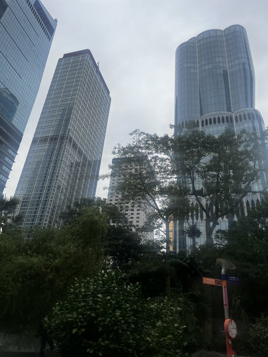 ritikuuuu's tweet image. Five days in Hong Kong felt like a slap of reality. 

The world is racing ahead with discipline and world-class infrastructure, and we in India are proudly dragging ourselves backwards, busy screaming over temple–mosque drama. 

Sometimes it feels like we’ve chosen stupidity over…