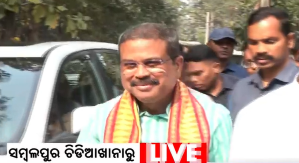 ArgusNews_in's tweet photo. Sambalpur : Union Minister Dharmendra Pradhan reaches Sambalpur Zoo. He will lay foundation stone for a tiger enclosure
#DharmendraPradhan #SambalpurZoo #TigerEnclosure https://t.co/t1UpM9eWTI