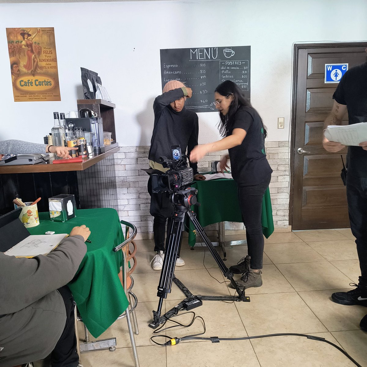 fixedw's tweet image. Final de rodaje del segundo cortometraje del diplomado, siempre es una sensación extraña cuando se cierra el último día.