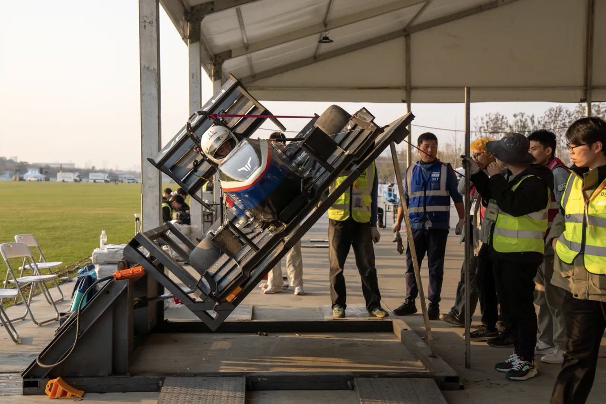 liuxiyuan2005's tweet image. It&apos;s a pity that I still didn&apos;t drive the car back in the endurance test. 
Hope WUTE will be better next year.

#formulastudent #formulastudentchina #fsae #formulasae #formulastudentelectric #sae