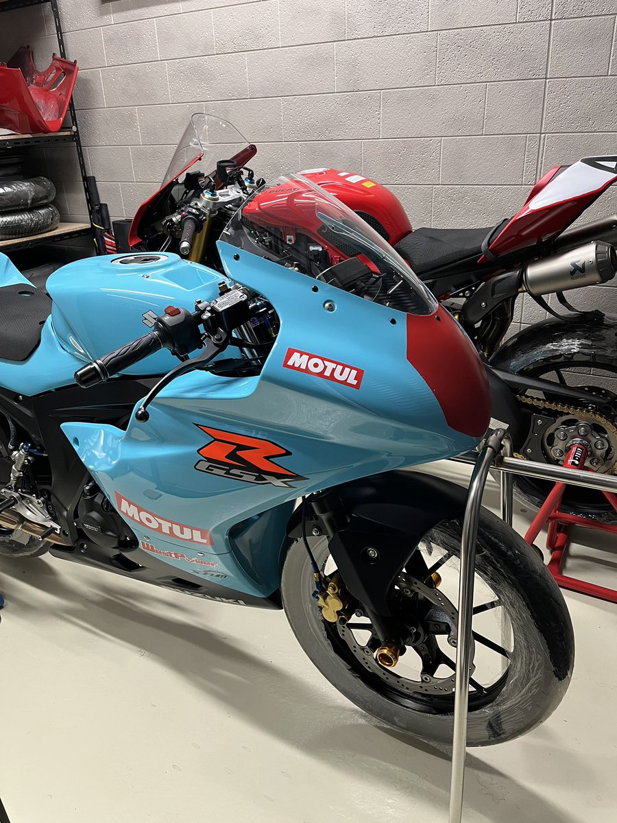 最近の朝は氷点下になる日もあるのでパニの方は冷却水を入れ替えて端へ寄せてまた来年👋
代わって出てきた1月に1度だけ乗った125
さてこの冬は乗る機会があるのか?🥺