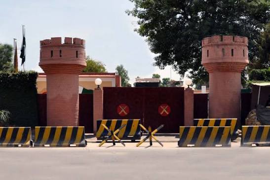 alpha_defense's tweet image. #Update | Twin suicide attacks targeted the FC HQ in Saddar, Peshawar, with explosions detected at the entry point and the motorcycle parking area. Armed assailants are believed to have infiltrated the premises, and fierce firing exchanges are in progress.