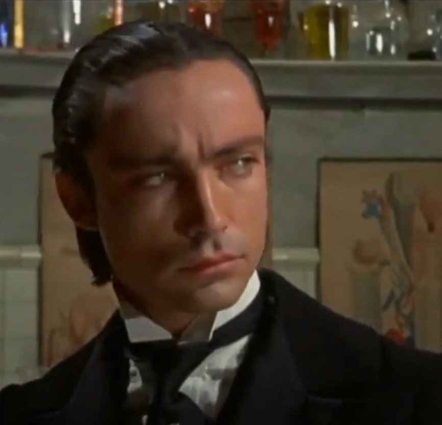 Adiós al increíble, único e irrepetible Udo Kier. Adiós al señor de la noche y al enloquecido científico de las excesivas, magistrales y setenteras SANGRE PARA DRÁCULA y CARNE PARA FRANKENSTEIN. Actor alemán tan hipnótico y fascinante como los papeles que interpretó.