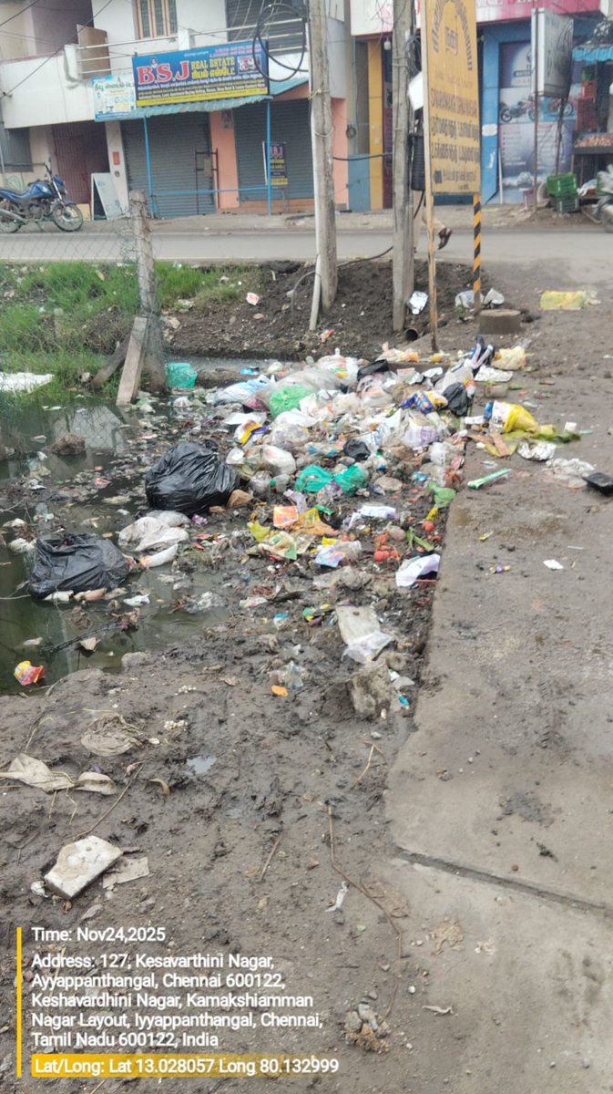 AsSan98mat01's tweet image. 🚨 @KanchiCollector  @CMOTamilNadu @Office_of_Udhay  @Chief_Secy_TN 
Garbage in open stormwater canal near #Ayyapanthangal #AnnaiStores #BharaniputhurRoad #RationShop = flood risk! Clean up NOW for public health &amp;amp; safety. #CleanTN #RoadSafety