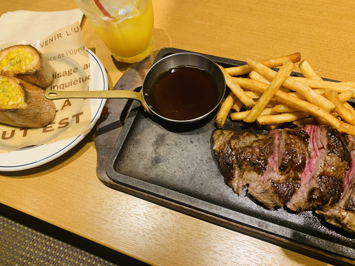 neuraloverlap's tweet image. 本日は長男の通う大学の学祭に案内してもらうだけために三田に来ております！
まずはランチをいただきまっす♪