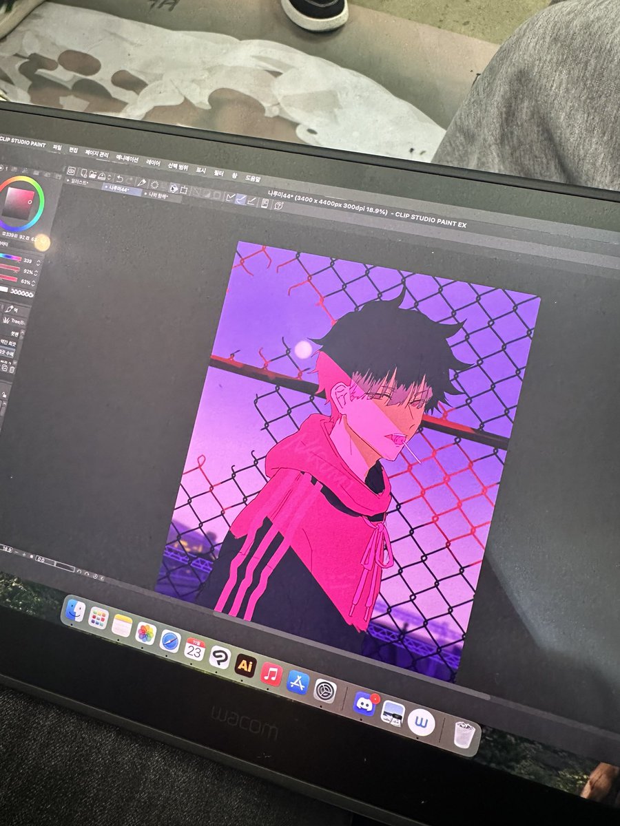 ryepe49's tweet image. 와콤 무빙크 내돈내산 후기
부일페에서 착한가격으로 구매해서 너무 좋게 사용해서 후기 남겨봐요. 
개인적으로 밖에서 이동형으로 작업하기 너무 좋습니다. 

저는 아이패드 보단 pc작업형이기도 하고
아이패드 색감이 붉은색 재현이 좀 덜되는거 같아서 불편한데 
무빙크에 노트북 연결해서 쓰기…