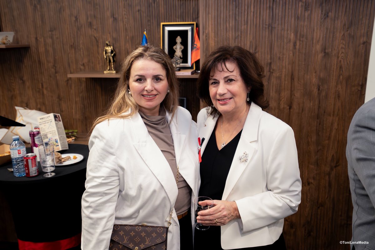 KondajRuki's tweet photo. Kënaqësi të marr pjesë në inagurimin e The Artiste Foundation drejtuar nga gazetarja e mirënjohur Arta Rexhepi me nje grup zonjash e zonjushash profesioniste , suksese e mbarësi ! https://t.co/9fKtxsNHjs