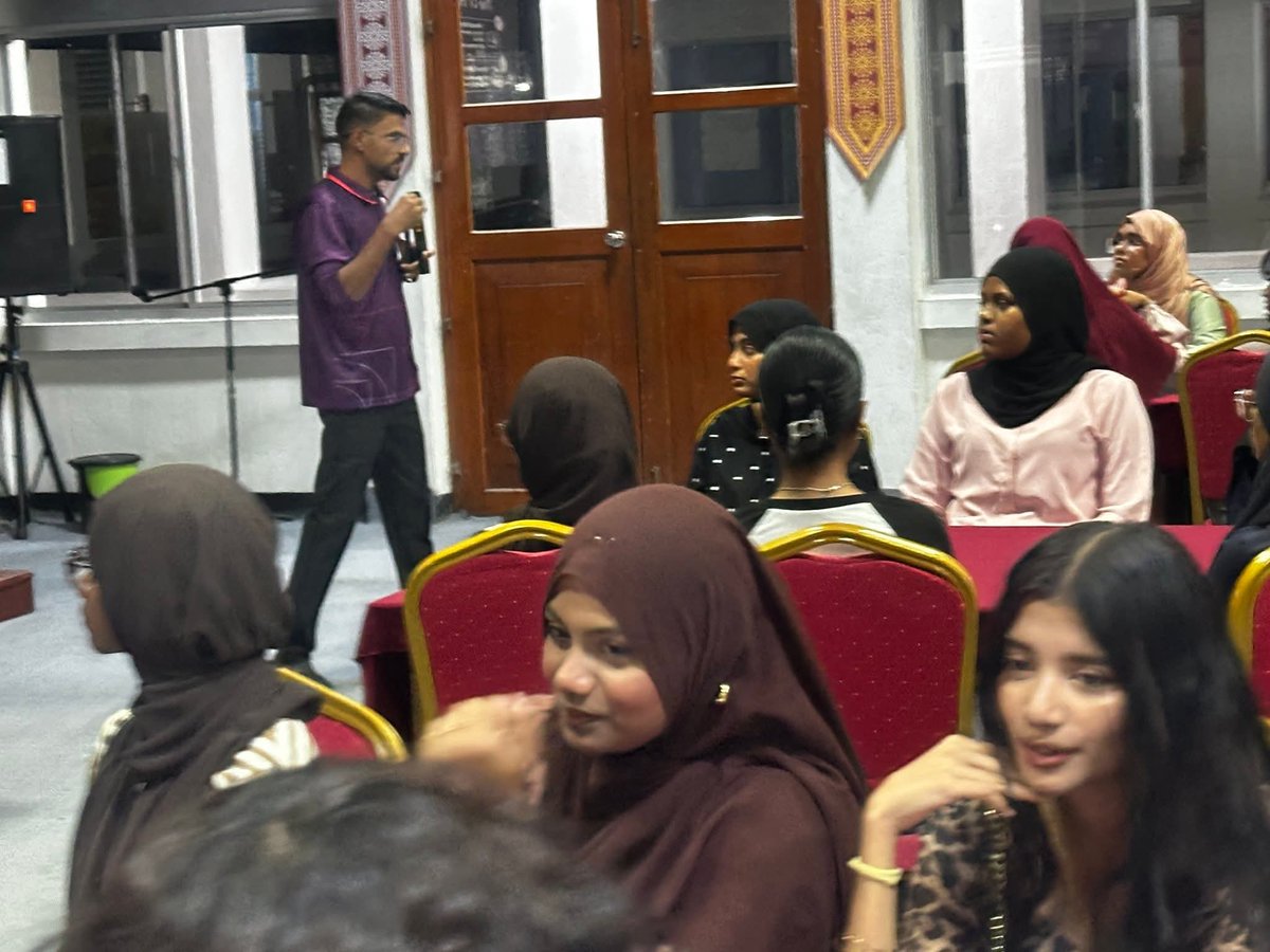 ncsgovmv's tweet photo. National Careers Service conducted Interview Skills &amp; CV Preparation sessions for students of Addu High School, in collaboration with the MEERY Project.

@MEERYProject

#NCSGovMv 
#NavogatingCareers #EmpoweringGrowth #MEERYProject #AdduHighSchool #YouthDevelopment #FutureReady https://t.co/Y2aOspue4e
