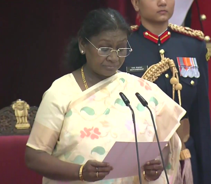 jkmediasocial's tweet image. Delhi: Justice Surya Kant takes #oath as the Chief Justice of India, at Rashtrapati Bhavan. President Droupadi Murmu administers the oath to him.