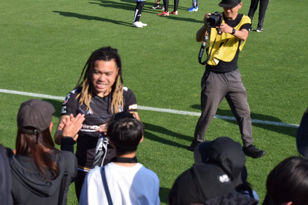 栃木シティJ2昇格おめでとう🎉0503 パウロ選手を見たかったのと、小学生の頃にお世話になったコーチがアカデミーにいるから会えるかも？と僅かな期待を持って行ったCFS。超攻撃的サッカーは楽しかった。最終戦の相模原は近いから行くと決めチケット買ってたけどまさか優勝が掛かった試合になるとは🤔